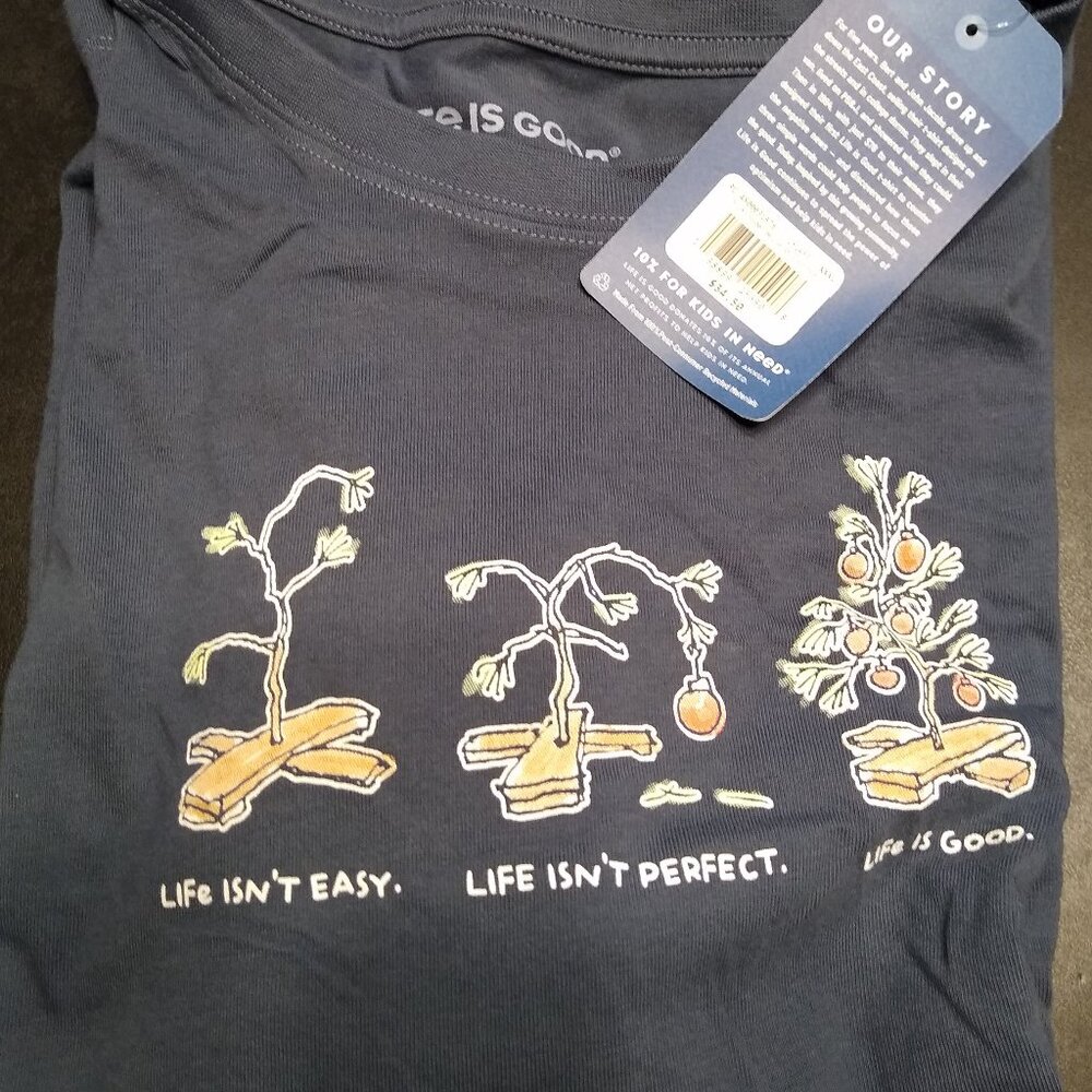 NWT - Long Sleeve Life is Good Christmas T-shirt